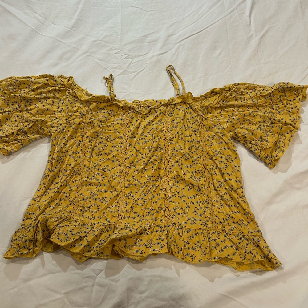 American Eagle Outfitters Yellow Off the Shoulder Blouse Size M
